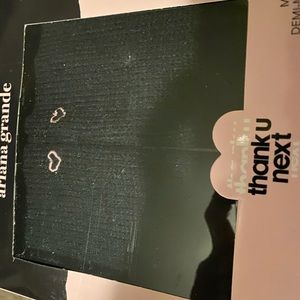 Ariana grande hand warmers